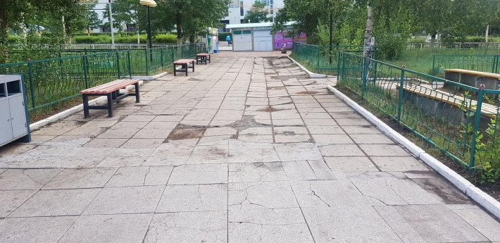 Эрдэнэт үйлдвэрийн төв оффисийн өмнөх талбай "Эх үрсэд ээлтэй орчин" мөн үү...